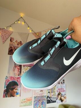 Nike Flex Runner Size 6.5Y (Women’s 8) Black Teal Sneakers